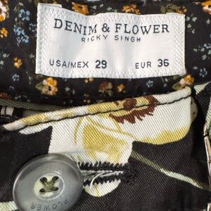 Denim & Flower Black Floral Shorts size 29